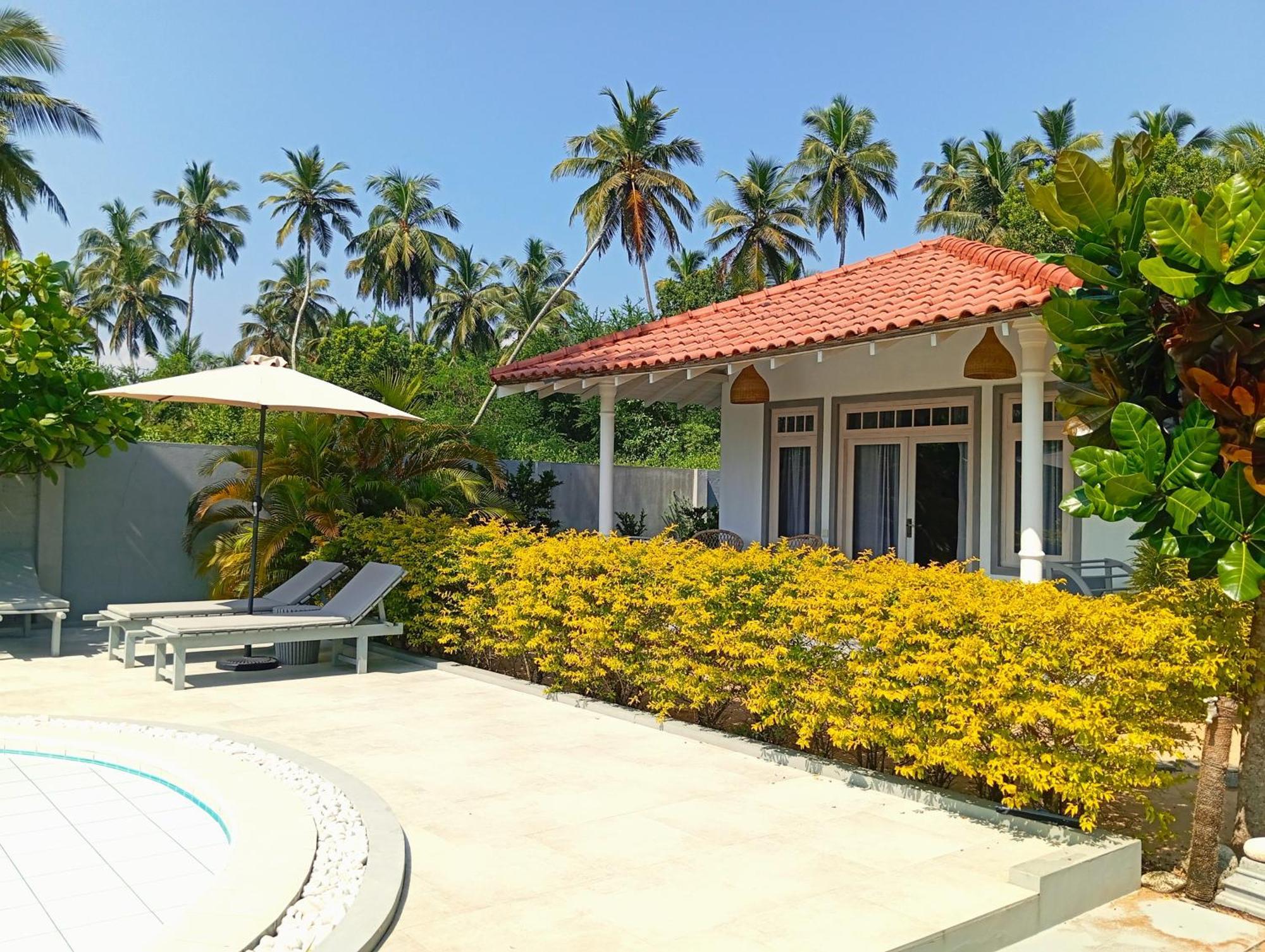 Sleeping Elephant Beach Resort Tangalle Exterior photo